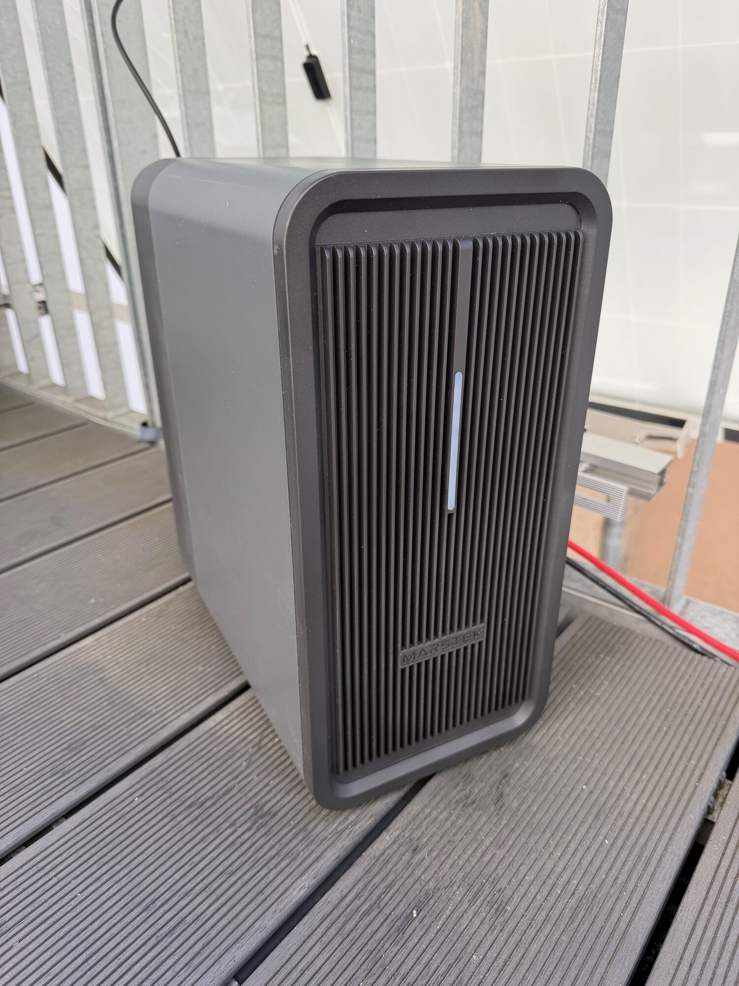 Marstek B2500-D battery unit sitting on a Munich balcony, connected between the solar panels and the Hoymiles microinverter